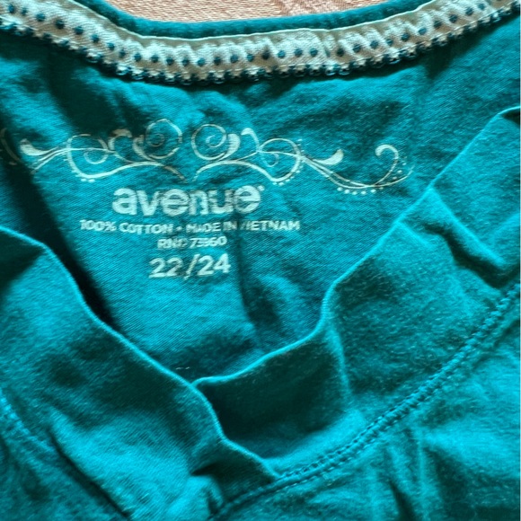 Women’s Avenue V-Neck Short Sleeve Tee Jade Green - Picture 2 of 3